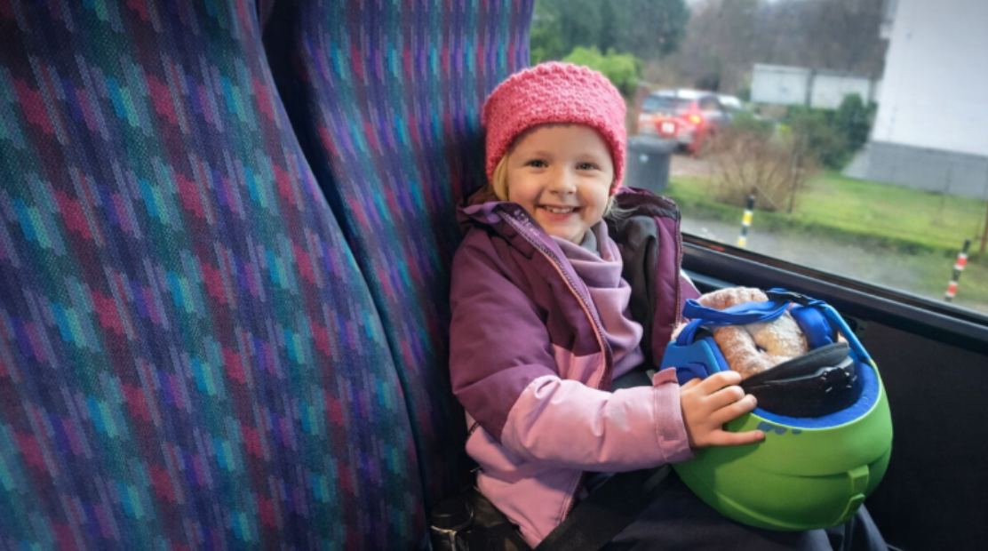 Bezpečnost dětí v autobuse: Jaká pravidla skutečně platí