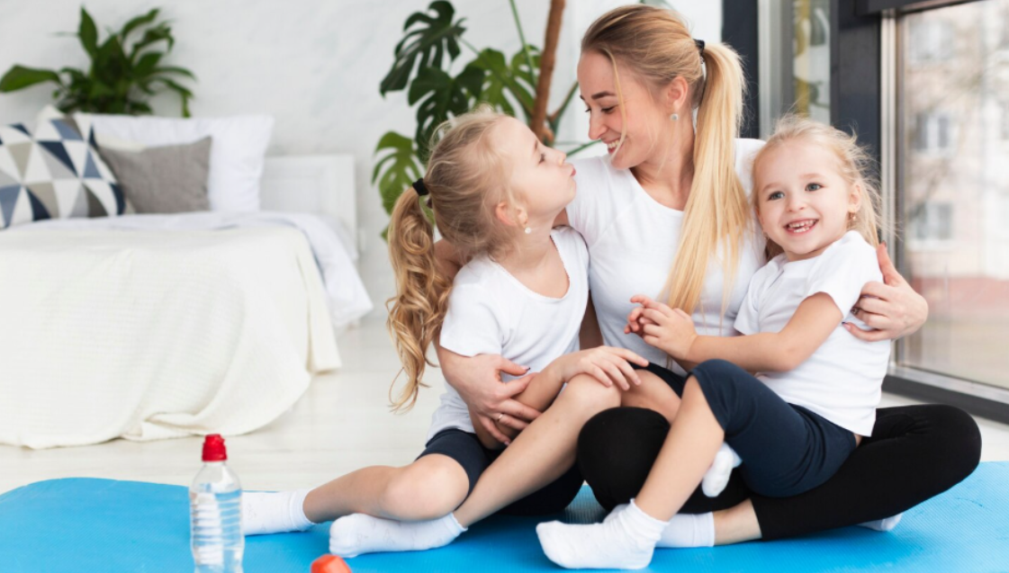 Dojídáte zbytky a nestíháte cvičit? Takhle vypadá reálný návrat do formy po porodu