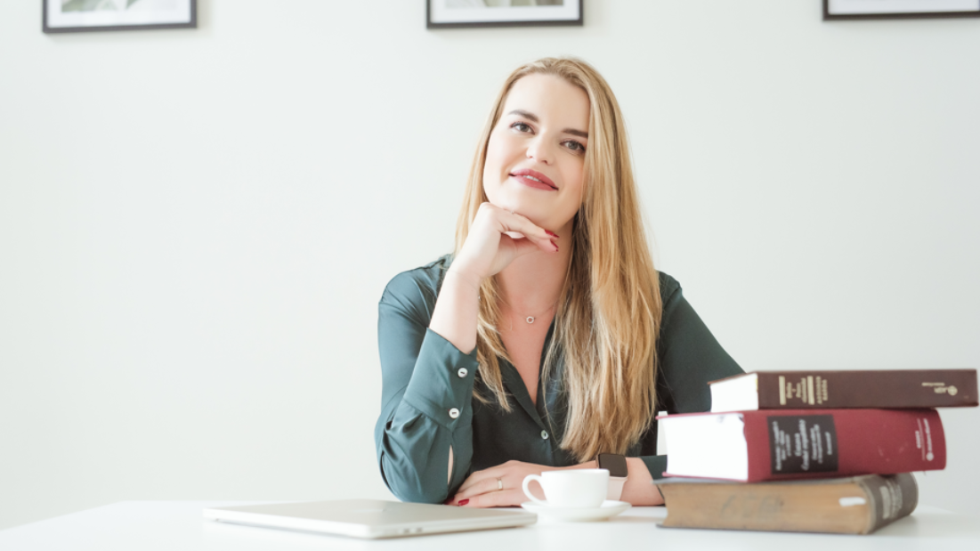 Empatie v soudní síni: Rozhovor s Marcelou Kleinbauerovou o výzvách náročné profese