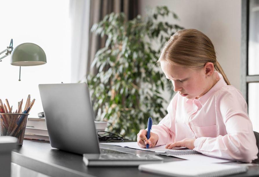 Jak zařídit dětský studijní koutek, aby oči netrpěly?