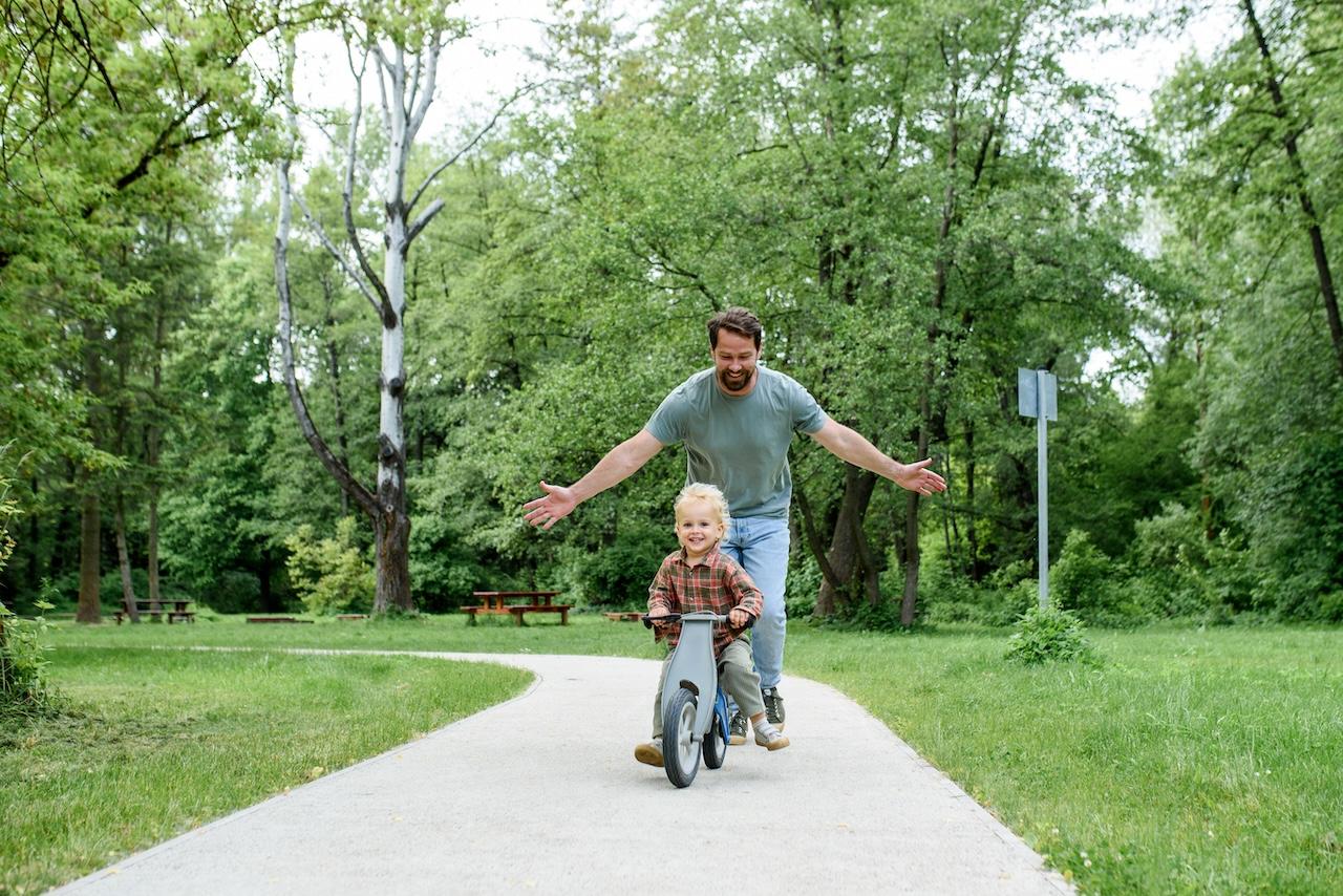 Kdy je správný čas pořídit dětem první odrážedlo?