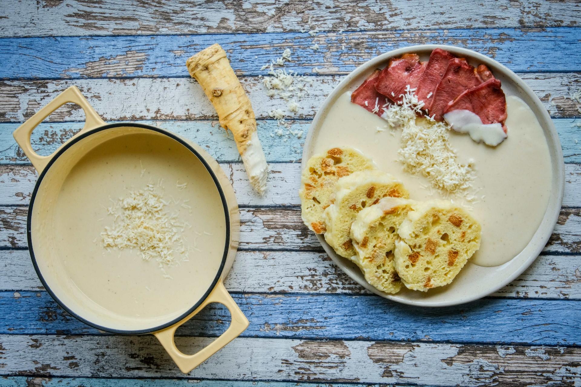 Křenová omáčka s uzeným jazykem