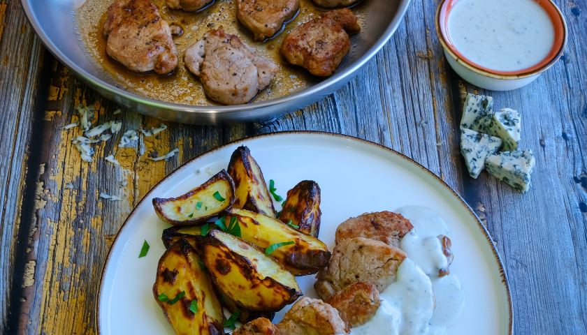 Medailonky z vepřové panenky s nivovou omáčkou