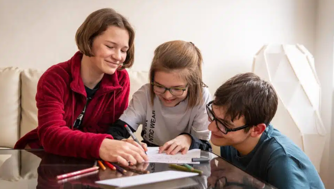 Naučte děti dělat radost: Zapojte se do projektu Psaní od srdce a potěšte osamělé seniory