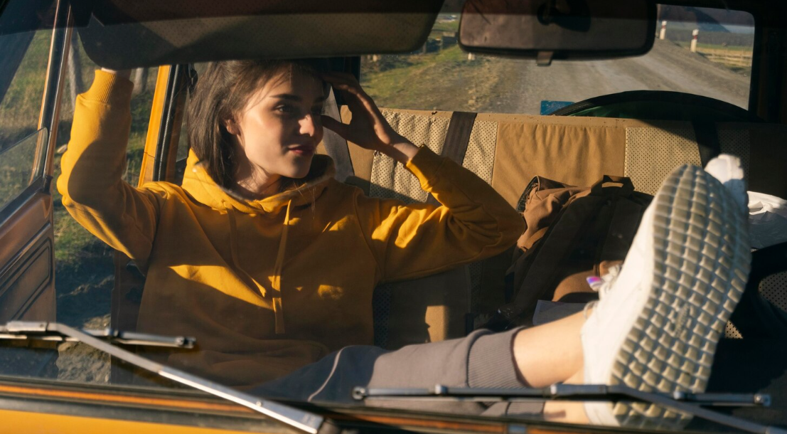 Nohy na palubní desce: Riziko, které mění banální nehodu v tragédii