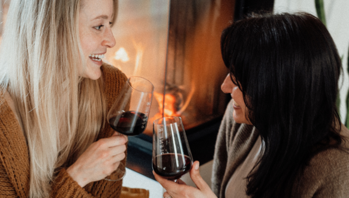 Odstrašující vlivy alkoholu na pleť, které tě motivují si tu druhou skleničku nedat