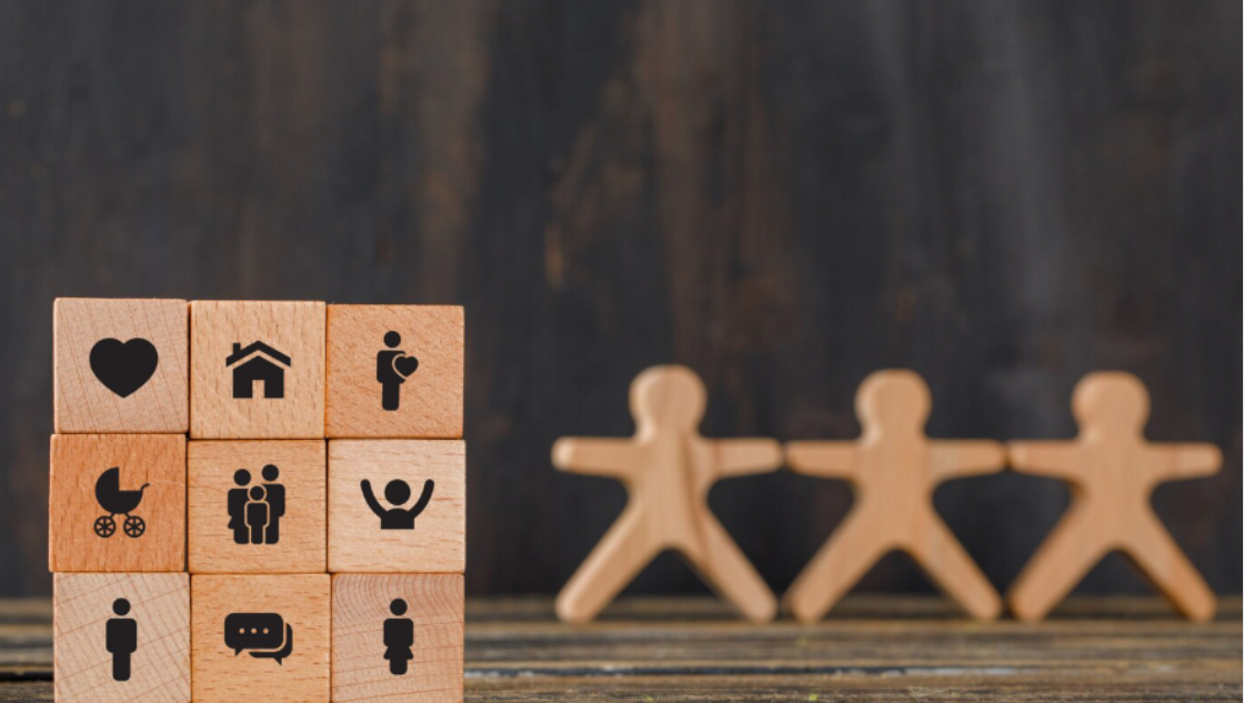 Přehled sociálních změn 2026: Vyšší podpora v nezaměstnanosti, růst minimální mzdy i pomoc pro pečující