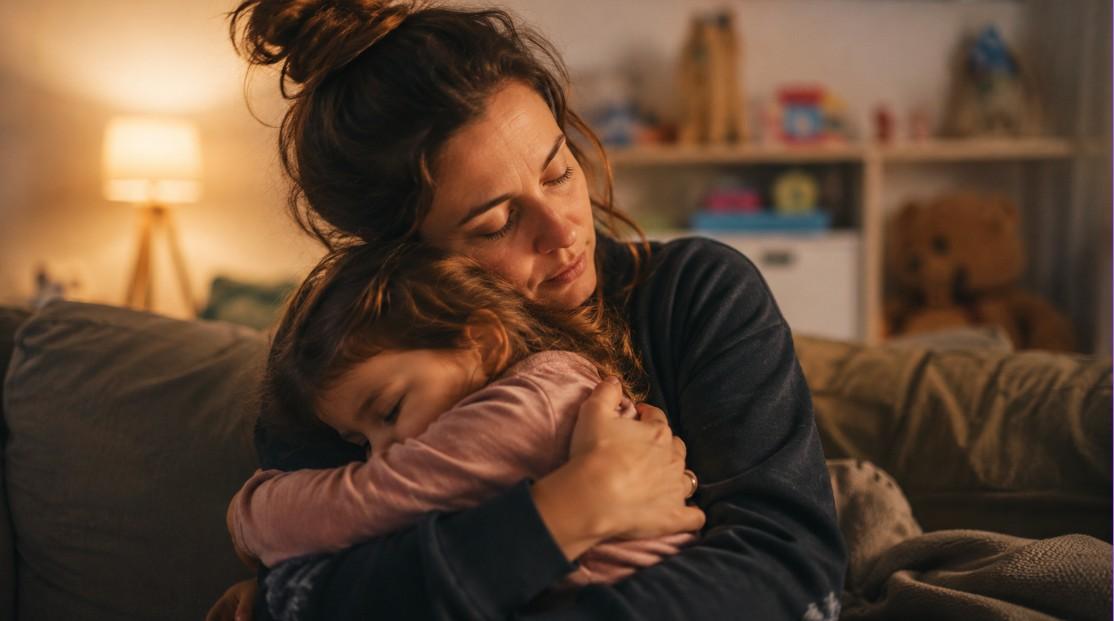 Proč děti někdy odmítají bezpečné vztahy. Trauma může ovlivnit i chování doma