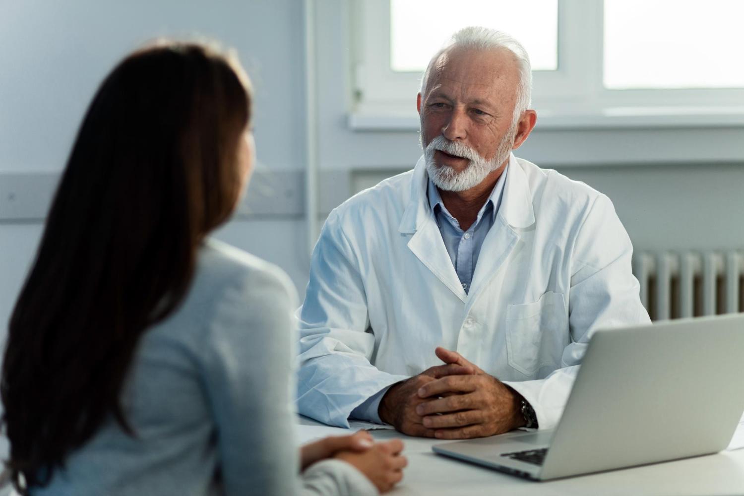 Proč jsme nemocní, když děláme všechno správně? Zpověď lékaře o omylech v medicíně