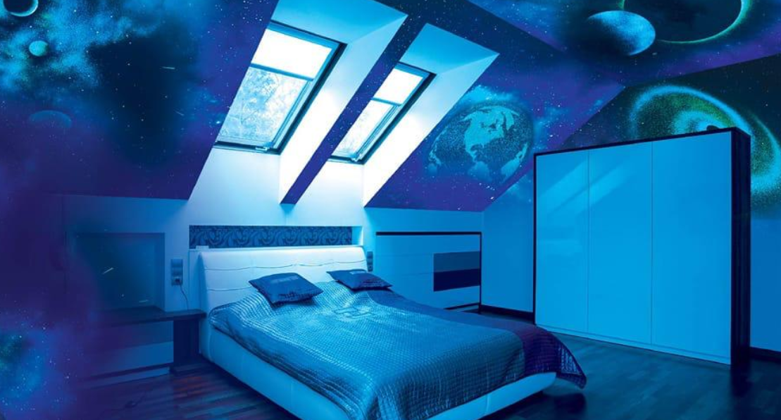 Proč rodiče po celé Evropě začínají malovat hvězdy na stropy dětských pokojů