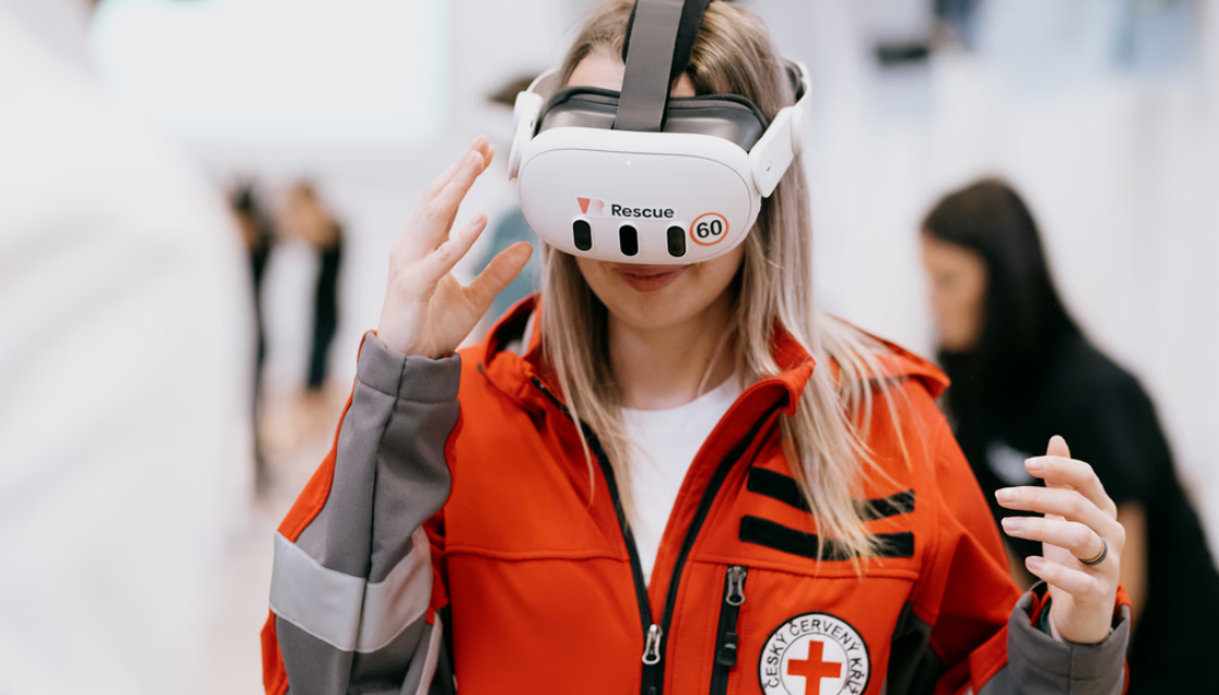 První pomoc jako videohra? Do škol míří revoluční výcvik s virtuální realitou