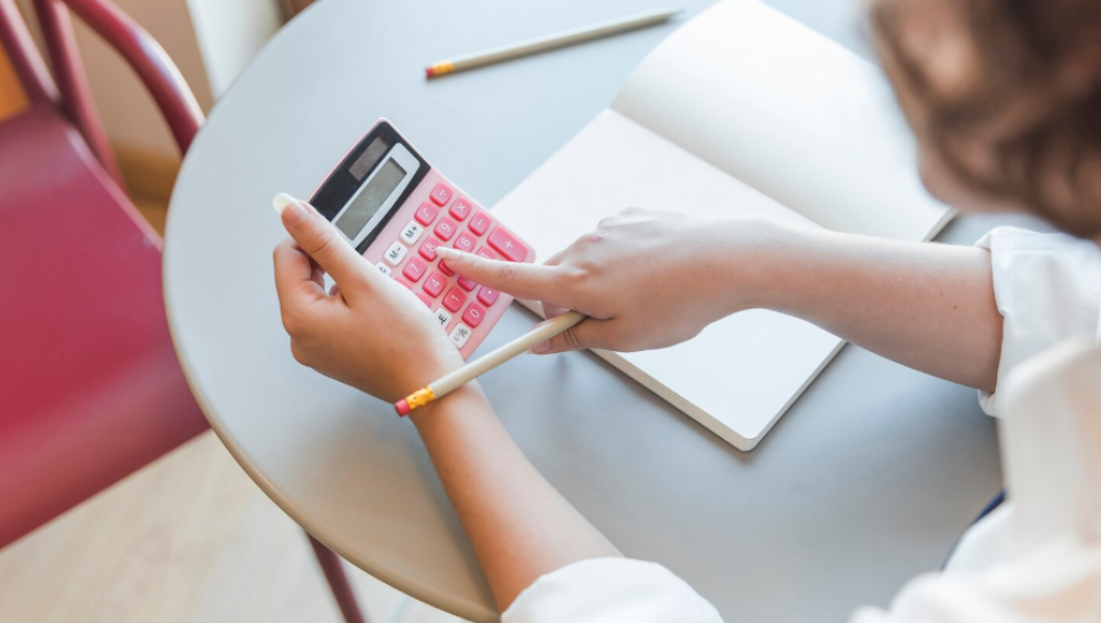 Reforma dávek 2026: Sněmovna schválila posun nové superdávky i změn životního minima