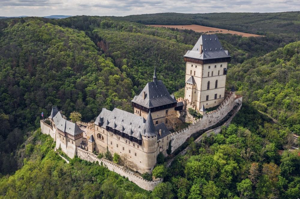 Rodinný víkend v přírodě? Vyrazte za zážitky na Karlštejn!