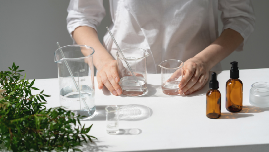 „Většina zajímavých věcí se odehrává v mojí hlavě.“ Říká kosmetický vývojář Tomáš Hradil