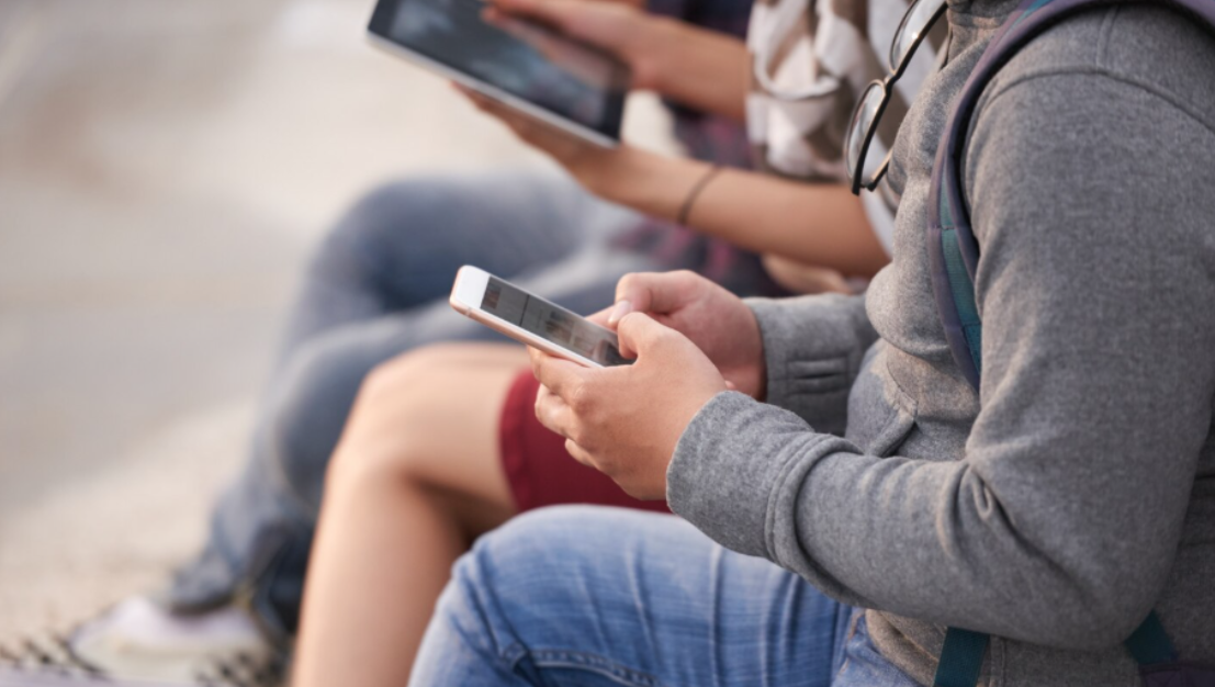 Sexuální násilí a vliv technologií: NUDZ spustil osvětovou kampaň na sociálních sítích