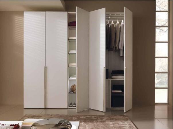 Skříně s otočnými dveřmi – pohodlí, rozmanitost a designová řešení