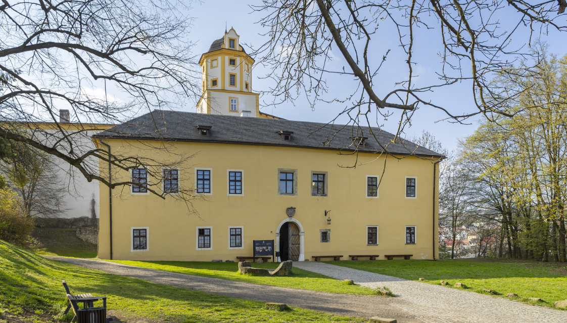 Tip na výlet: Hrad Malenovice hlásí návrat! Po rekonstrukci láká na interaktivní expozice i komiksy