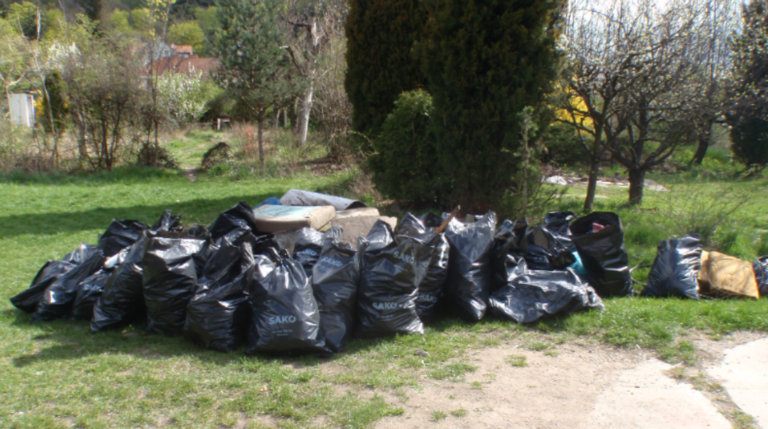 Ukliďme Česko 2026: Zapojte se do boje o vodu i rekordního sběru mobilů