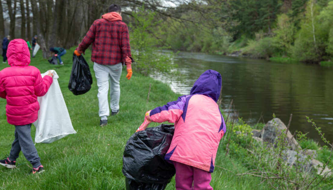 Ukliďme Česko slaví dnešní Mezinárodní den dobrovolníků
