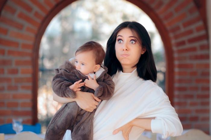 Bolest zad po nošení dítěte: Co opravdu pomáhá maminkám ulevit?