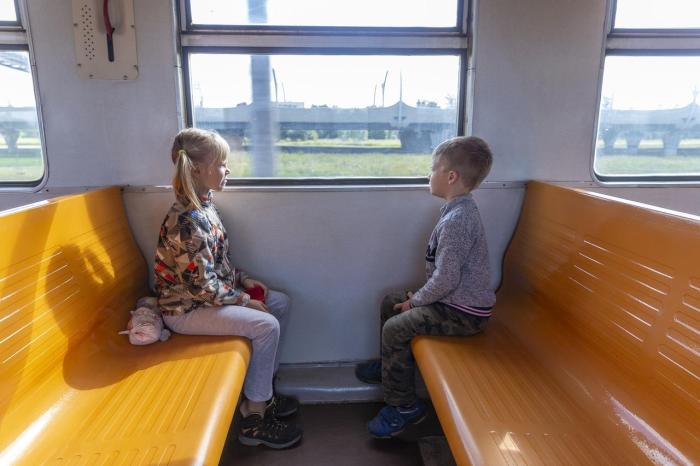 Cestování s dětmi vlakem, autem nebo autobusem