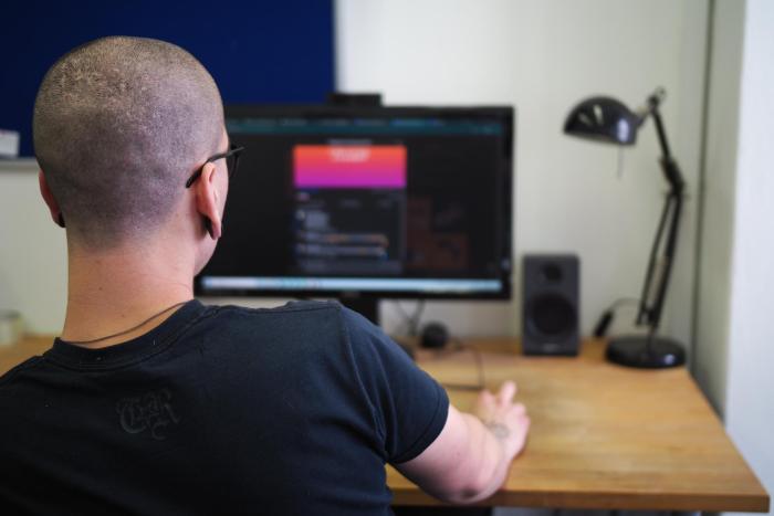 Kdy se z online zábavy může stát problém? A co si s tím případně počít?