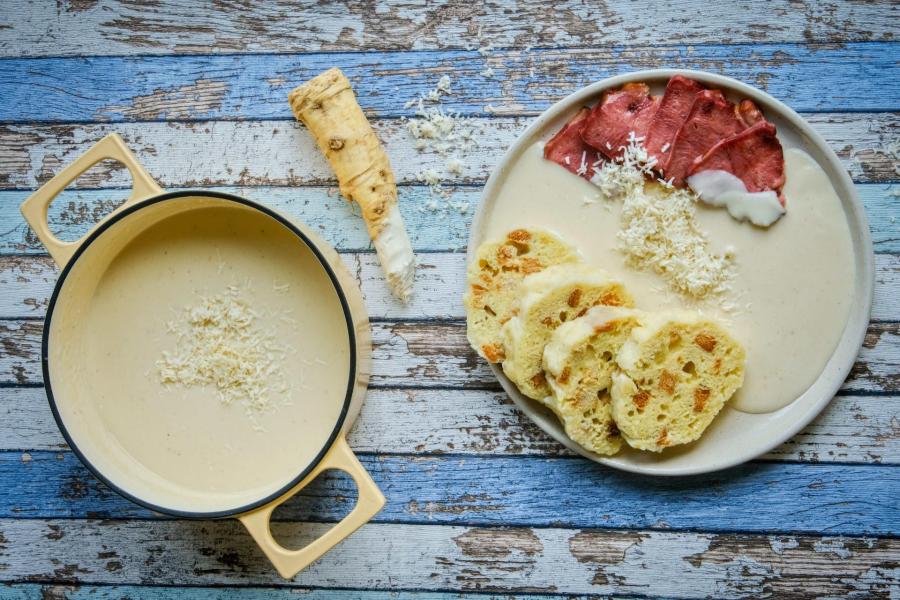 Křenová omáčka s uzeným jazykem