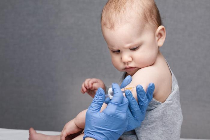 Ministerstvo zajistilo mimořádné dodání více než 110 tisíc vakcín proti černému kašli. Očkování pro děti a těhotné ženy je zajištěno. Vakcíny pro ostatní dospělé dorazí příští týden