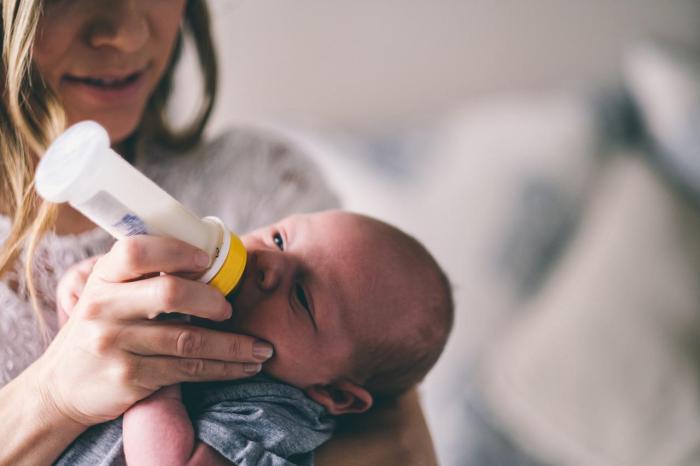 Rozdílné druhy kojeneckého mléka od batolat po děti předškolního věku