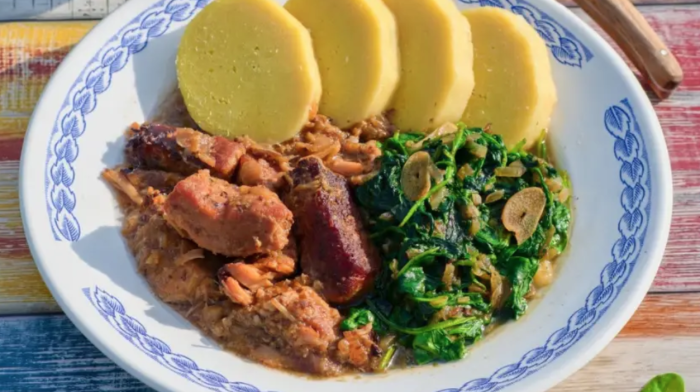 Vepřové výpečky se špenátem a bramborovým knedlíkem